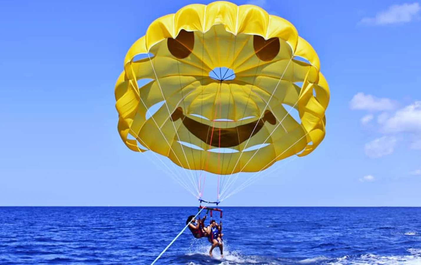 Parasailing nad Červeným morom